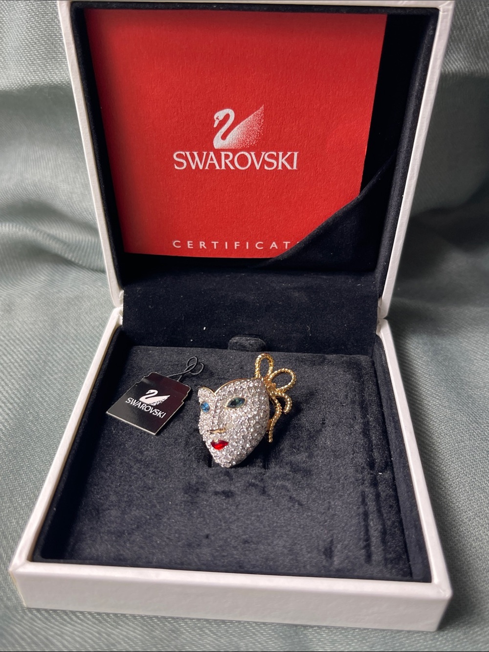 Swarovski Crystal Masquerade/Theater Mardi Gras Mask Brooch Pin